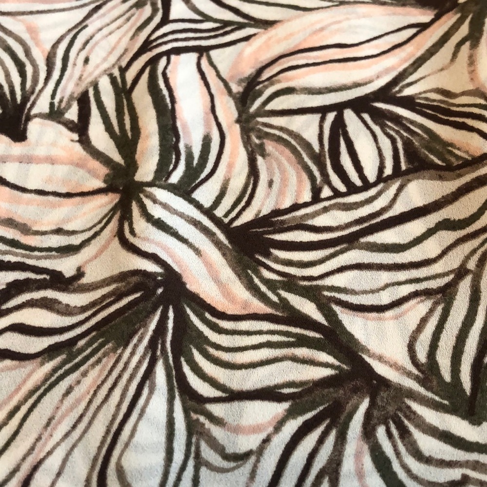 Patterned Blouse - Picture 2 of 3